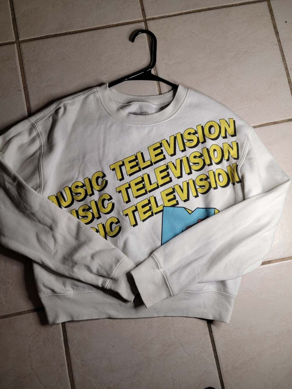 MTV White Crewneck Pullover Sweatshirt M Regular Fleece Cotton Blend Graphic